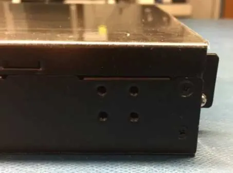 Montaż uszu rack