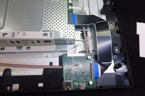 Demontaż płyty USB