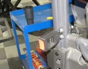 Przykręcenie mechanizmu pasa bezpieczeństwa
