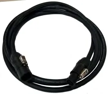 Przygotuj kabel zasilający z wtykami typu PowerCON.