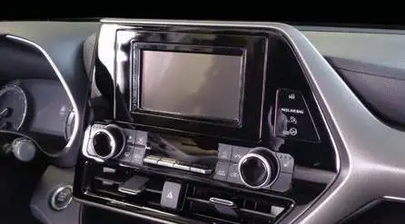 Widok deski rozdzielczej Toyota Highlander
