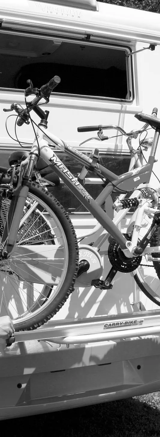Bagażnik rowerowy Fiamma Carry-Bike zamontowany na pojeździe