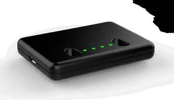 Elementy ładowarki: port microUSB, porty ładowania i diody LED.